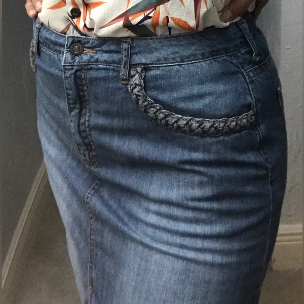 Forever 21 blue denim skirt, size 29.